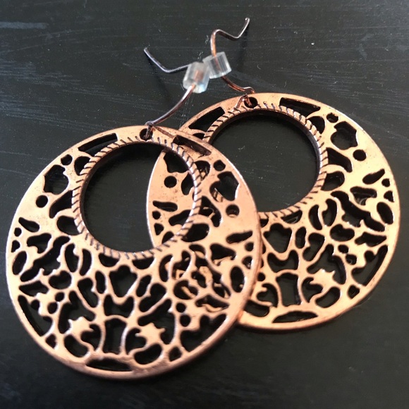 🦋BEAUTIFUL AND FUN VARIETY EARRINGS - Picture 2 of 5